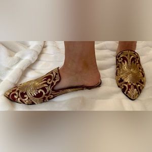 Stunning embroidered slid shoe
